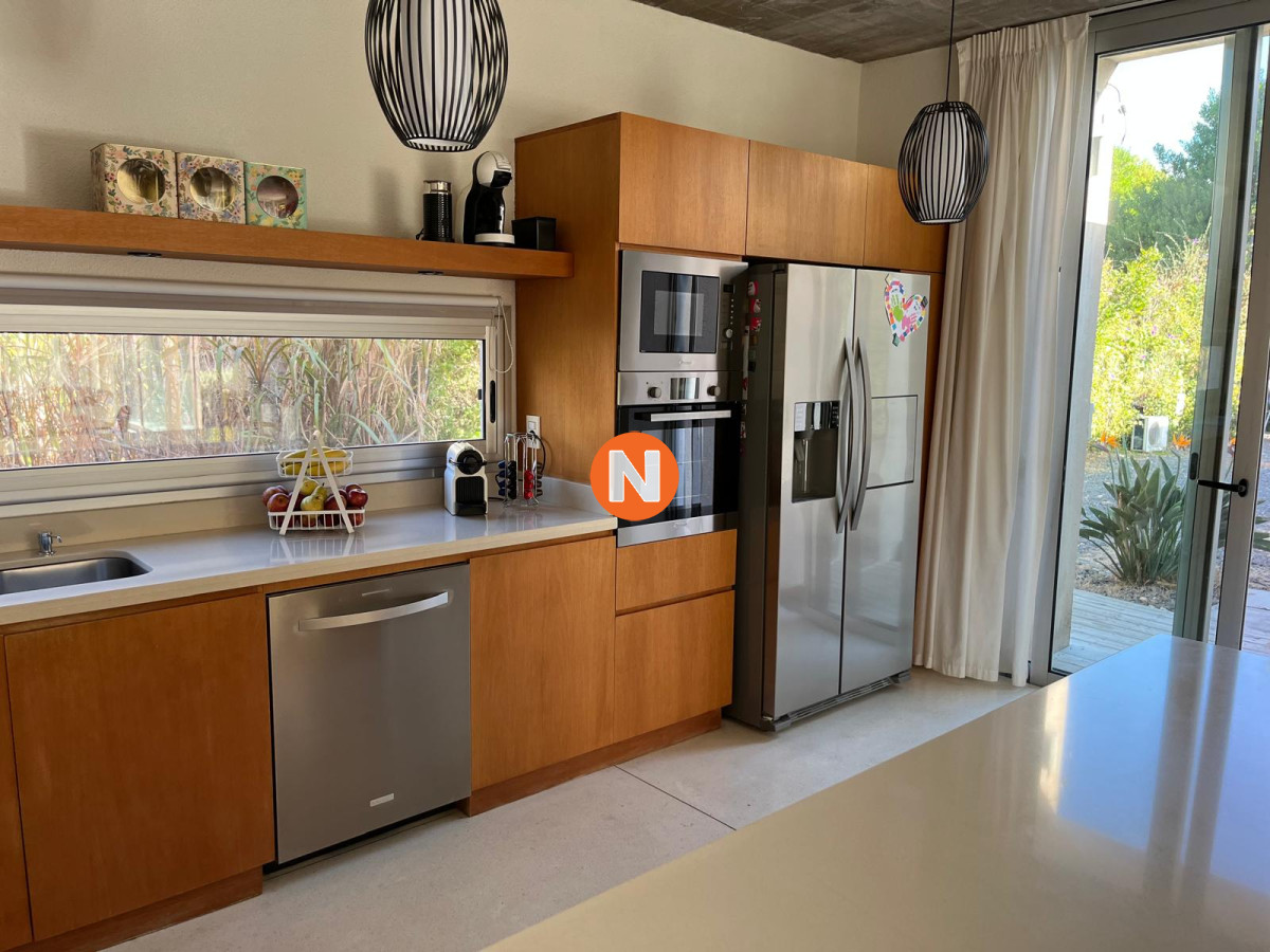 Casa Ref.225731 - Casa en venta de 3 dormitorios en Punta del Este.