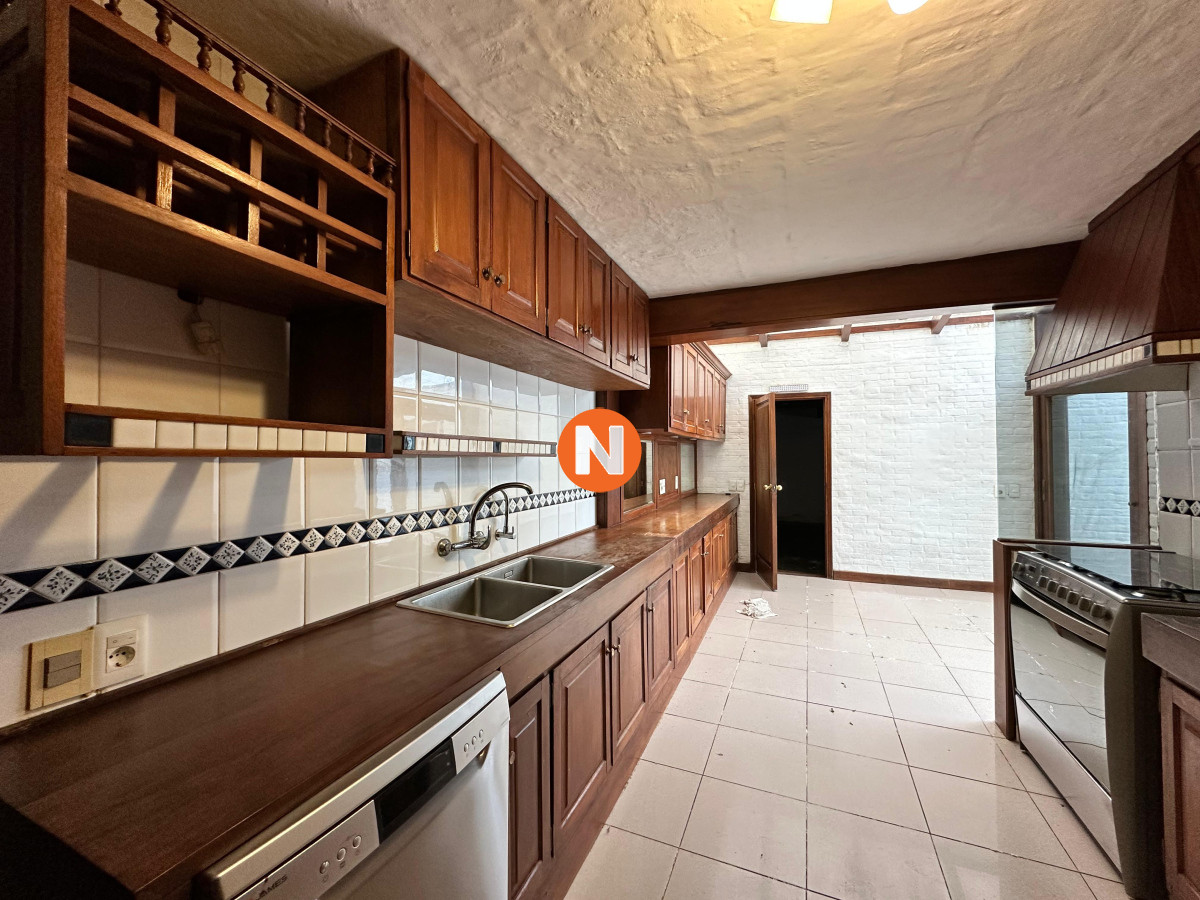 Casa Ref.225732 - En venta casa en Barrio Golf, Punta del Este de 6 dormitorios.
