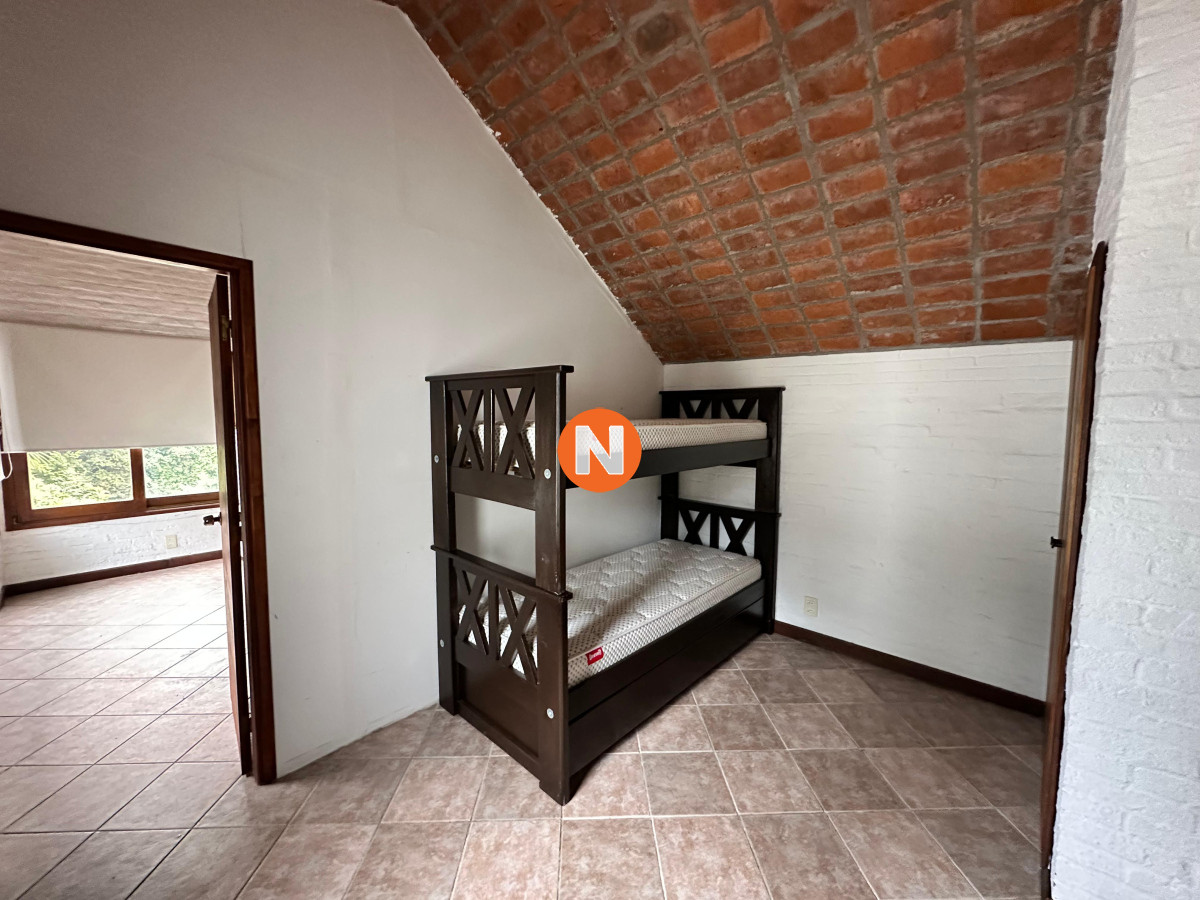 Casa Ref.225732 - En venta casa en Barrio Golf, Punta del Este de 6 dormitorios.