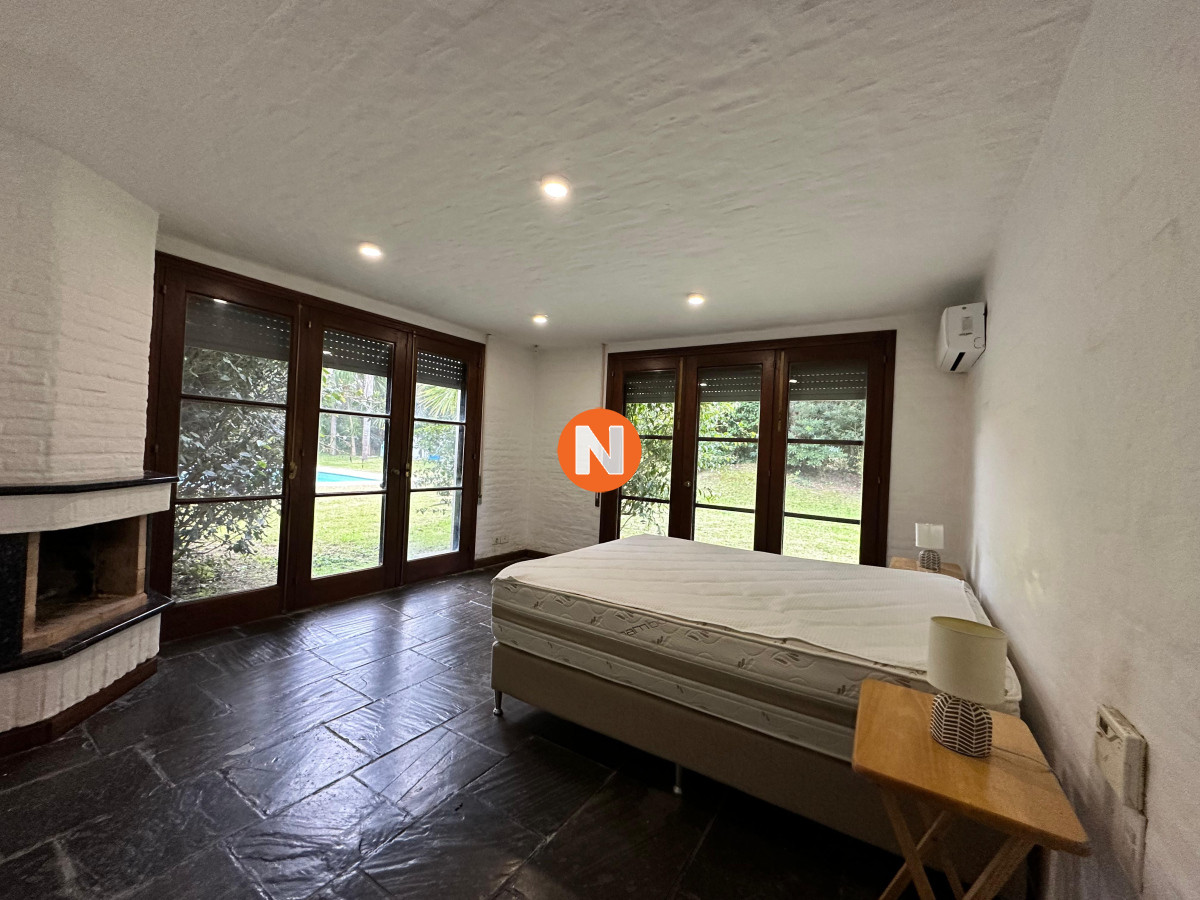 Casa Ref.225732 - En venta casa en Barrio Golf, Punta del Este de 6 dormitorios.
