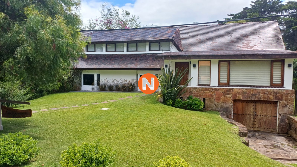 Casa Ref.225506 - Vende gran casa para vivir todo el año, de 3 dormitorios en Punta del Este 