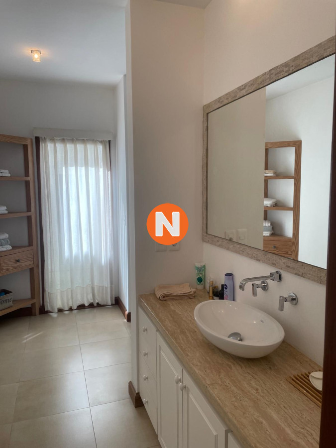 Casa Ref.222850 - Vende impresionante casa en Punta Ballena de 2 dormitorios.