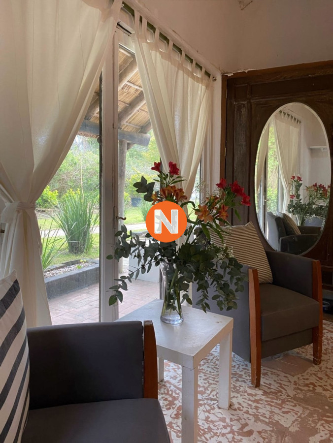 Casa Ref.225401 - Amplia casa a la venta en Punta del Este de 6 dormitorios en el Tesoro a 200 mts de ruta 10