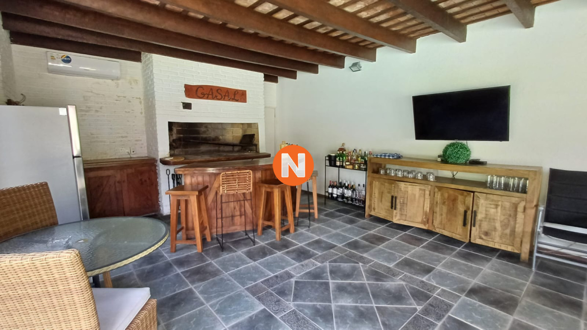 Casa Ref.225506 - Vende gran casa para vivir todo el año, de 3 dormitorios en Punta del Este 