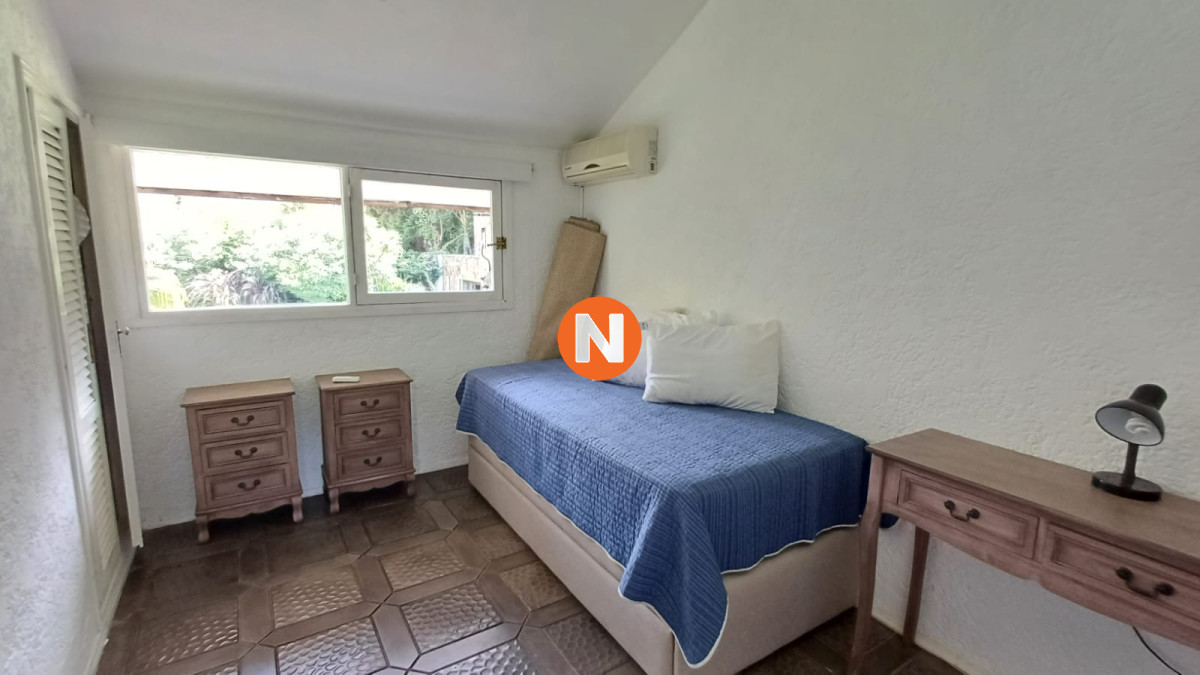Casa Ref.225506 - Vende gran casa para vivir todo el año, de 3 dormitorios en Punta del Este 