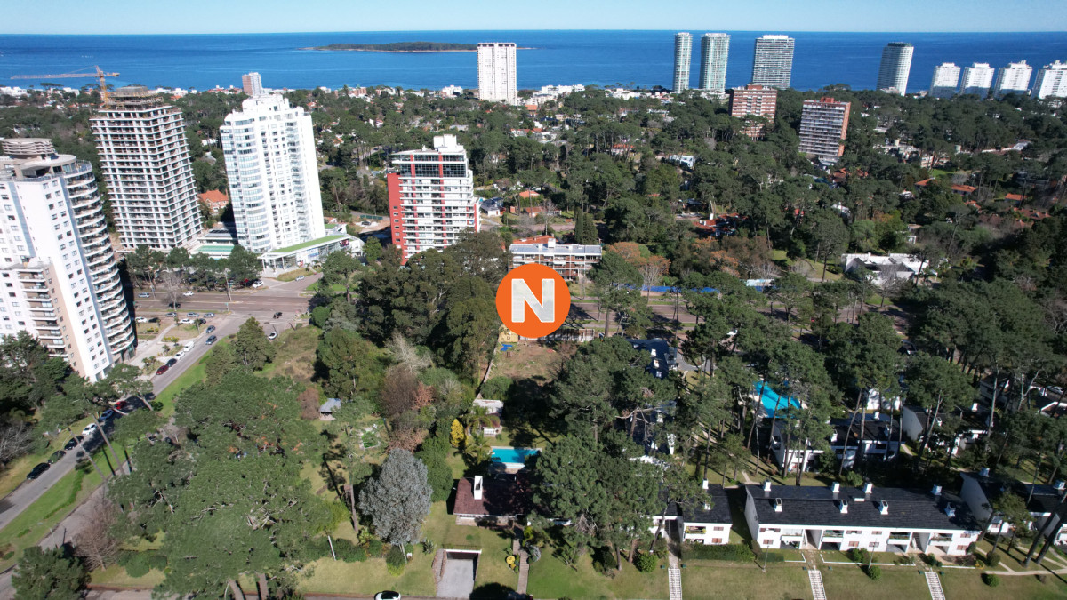 Casa Ref.225734 - Muy buena propiedad en venta, 5 dormitorios en barrio Cantegril, Punta del Este 