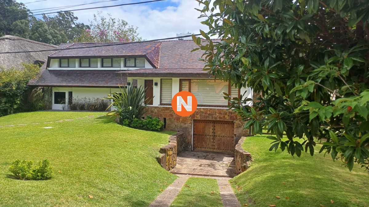Casa Ref.225506 - Vende gran casa para vivir todo el año, de 3 dormitorios en Punta del Este 