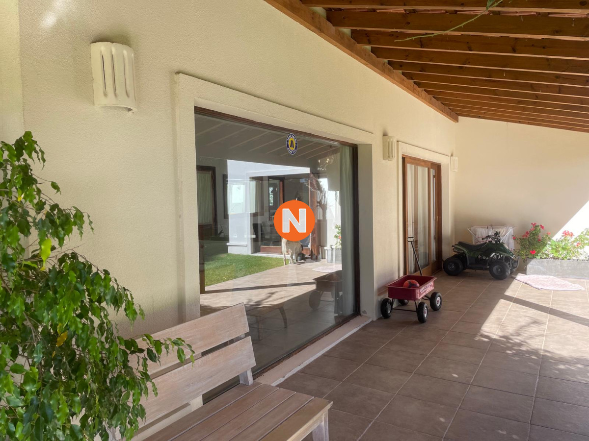 Casa Ref.222850 - Vende impresionante casa en Punta Ballena de 2 dormitorios.