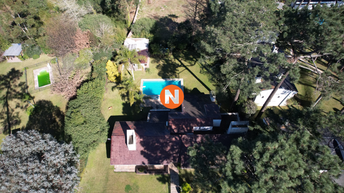 Casa Ref.225734 - Muy buena propiedad en venta, 5 dormitorios en barrio Cantegril, Punta del Este 