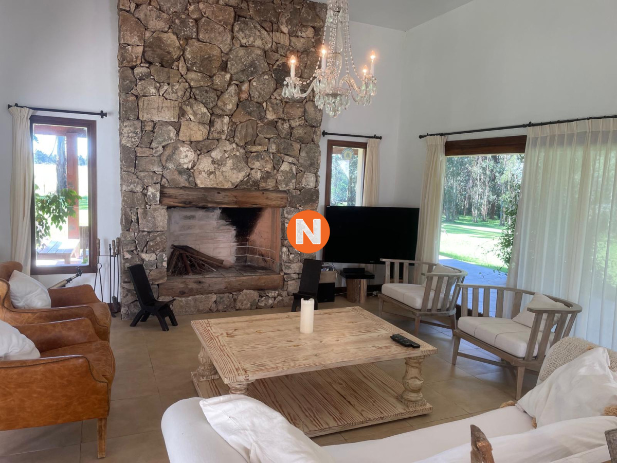 Casa Ref.222850 - Vende impresionante casa en Punta Ballena de 2 dormitorios.