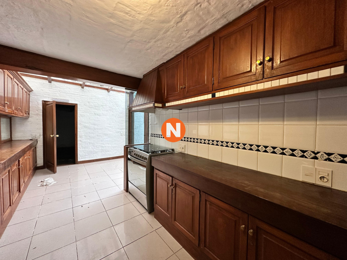 Casa Ref.225732 - En venta casa en Barrio Golf, Punta del Este de 6 dormitorios.