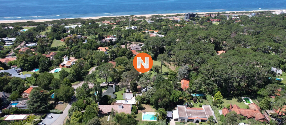 Casa Ref.225732 - En venta casa en Barrio Golf, Punta del Este de 6 dormitorios.