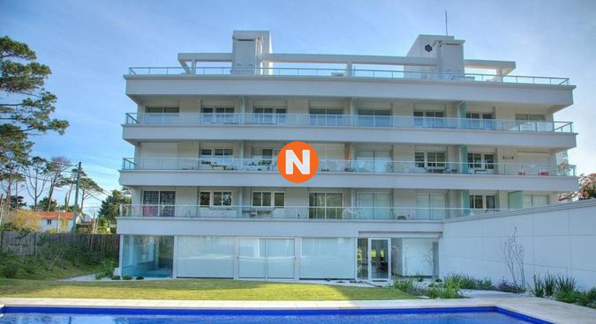Apartamento Ref.226030 - PH en playa mansa , departamento en Edificio Monet de 2 dormitorios, Punta Del Este