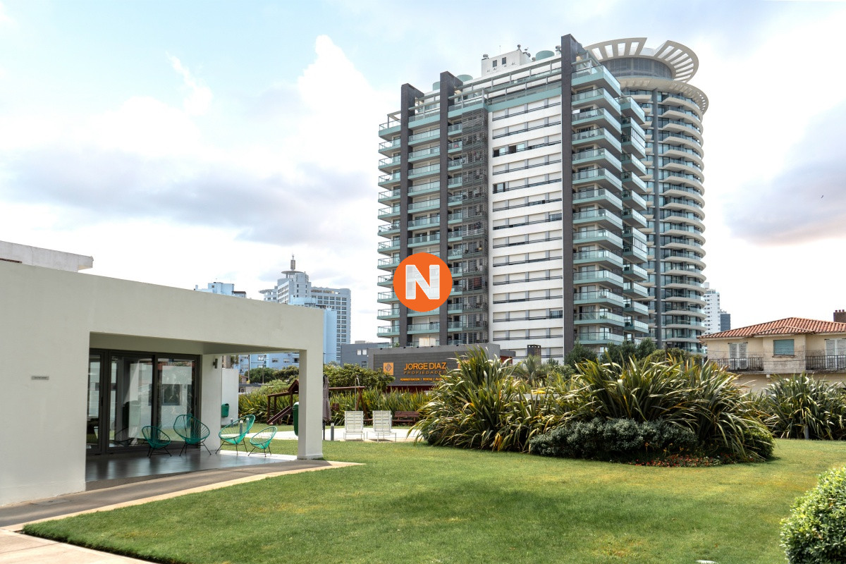 Apartamento Ref.225954 - Vende departamento de 2 dormitorios finamente decorado en Torre Onix, Punta del Este