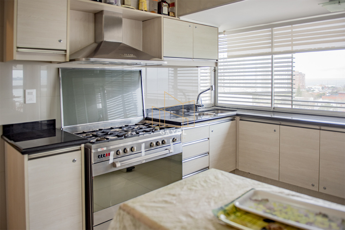 Apartamento ID.904 - Vende apartamento de 3 dormitorios en Mansa, Punta del Este.