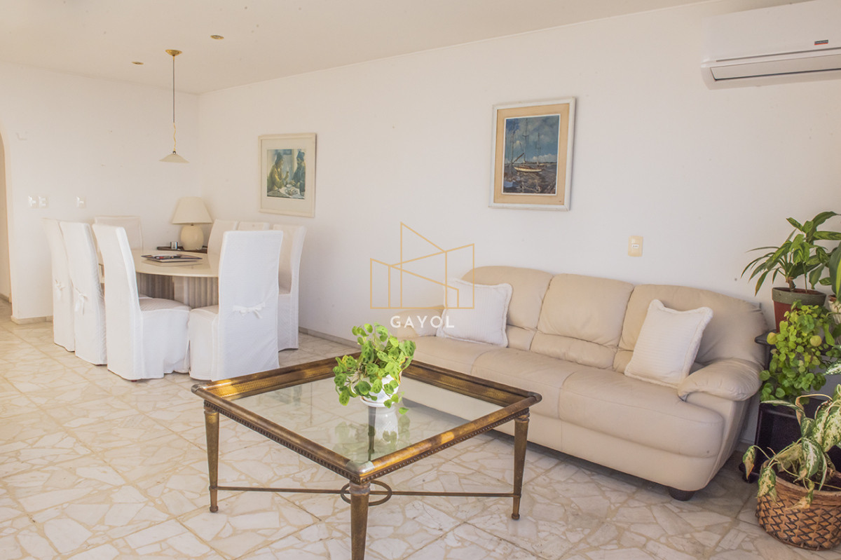 Apartamento ID.901 - Vende departamento de 3 dormitorios con vista al Puerto, Punta del Este