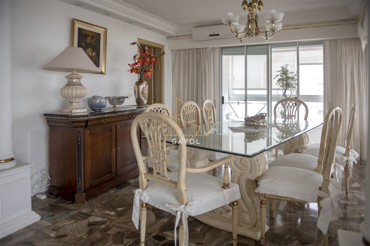 Apartamento ID.904 - Vende apartamento de 3 dormitorios en Mansa, Punta del Este.