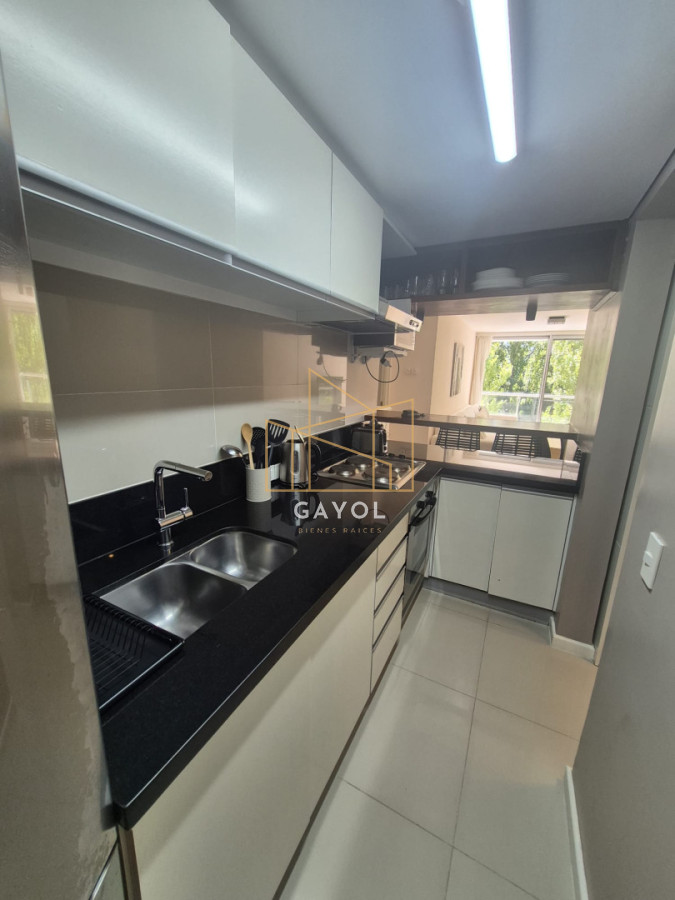 Apartamento ID.1220 - Apartamento en Venta de 2 dormitorios en Punta del Este Sobre Roosevelt