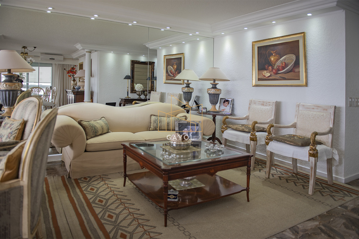 Apartamento ID.904 - Vende apartamento de 3 dormitorios en Mansa, Punta del Este.