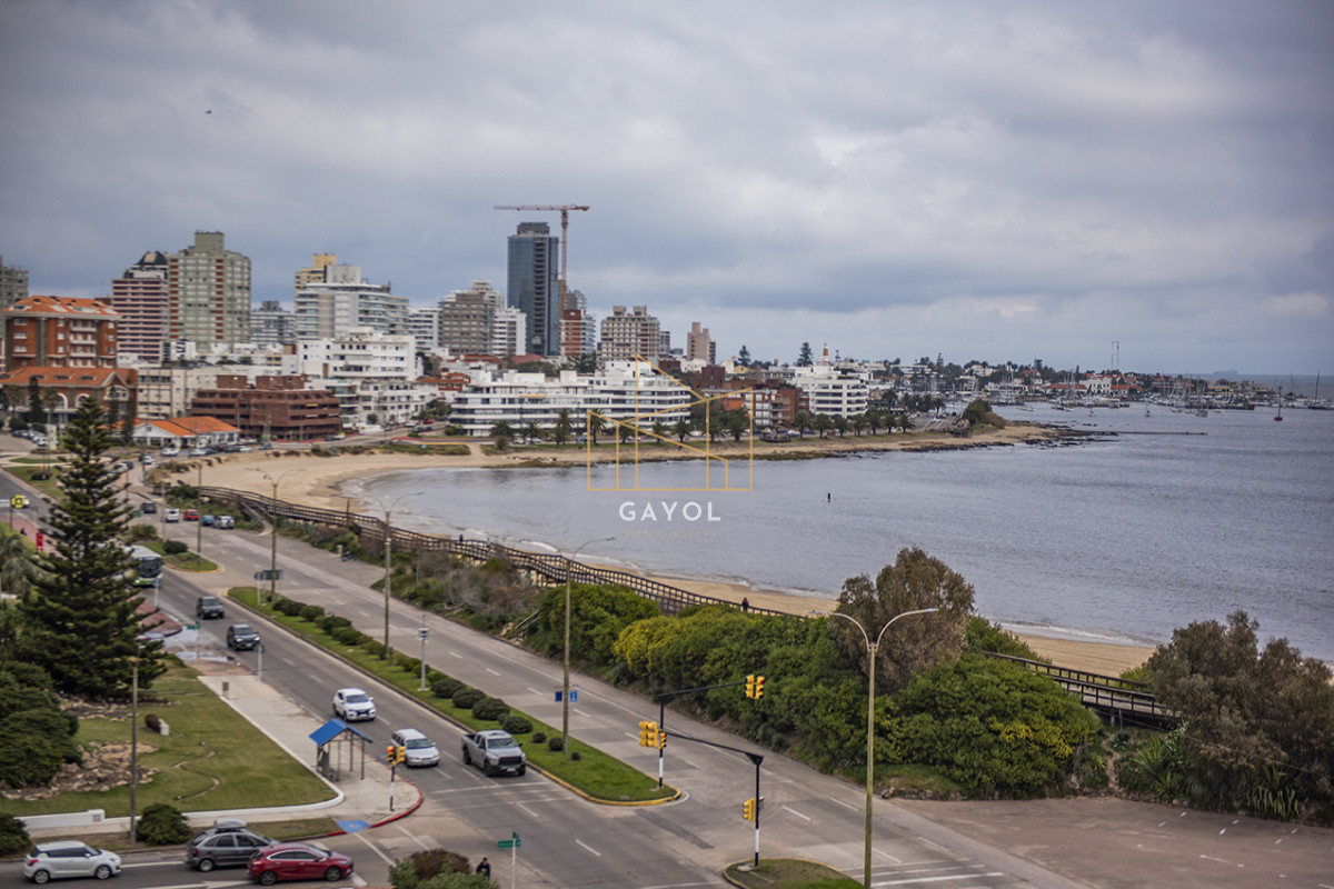 Apartamento ID.904 - Vende apartamento de 3 dormitorios en Mansa, Punta del Este.