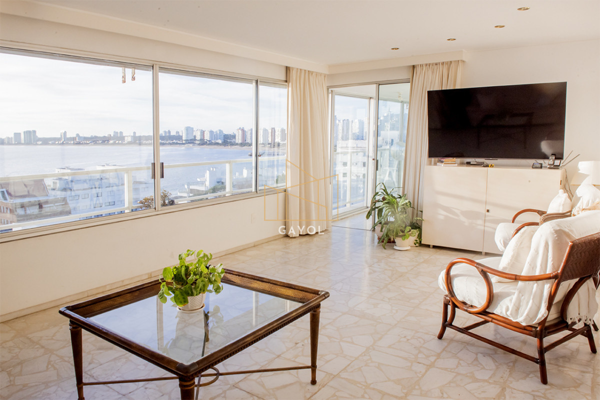 Apartamento ID.901 - Vende departamento de 3 dormitorios con vista al Puerto, Punta del Este
