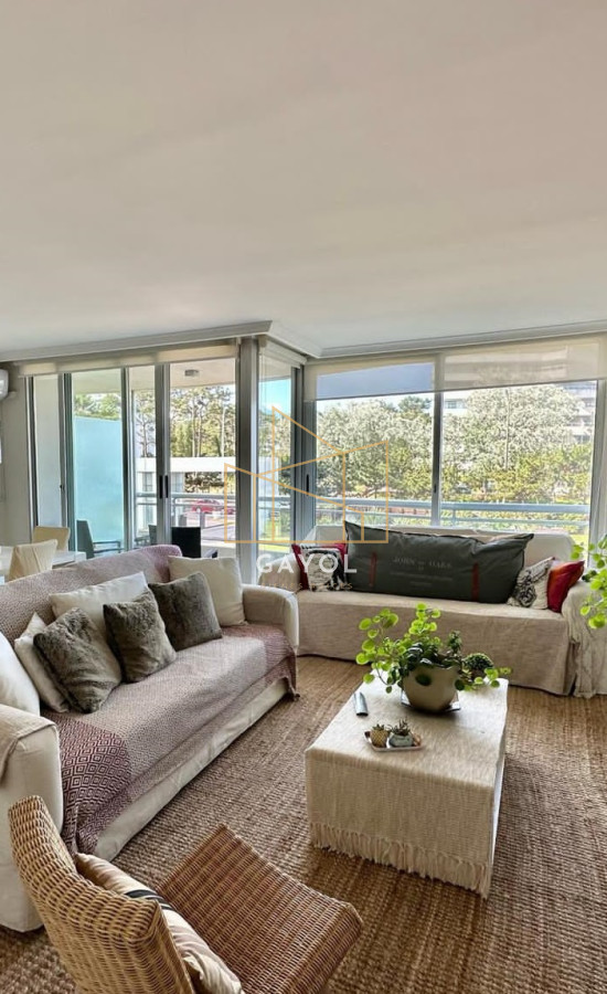 Apartamento ID.351 - Se vende excelente apartamento con vista inigualable en Roosevelt, Punta del Este, de 2 dormitorios.