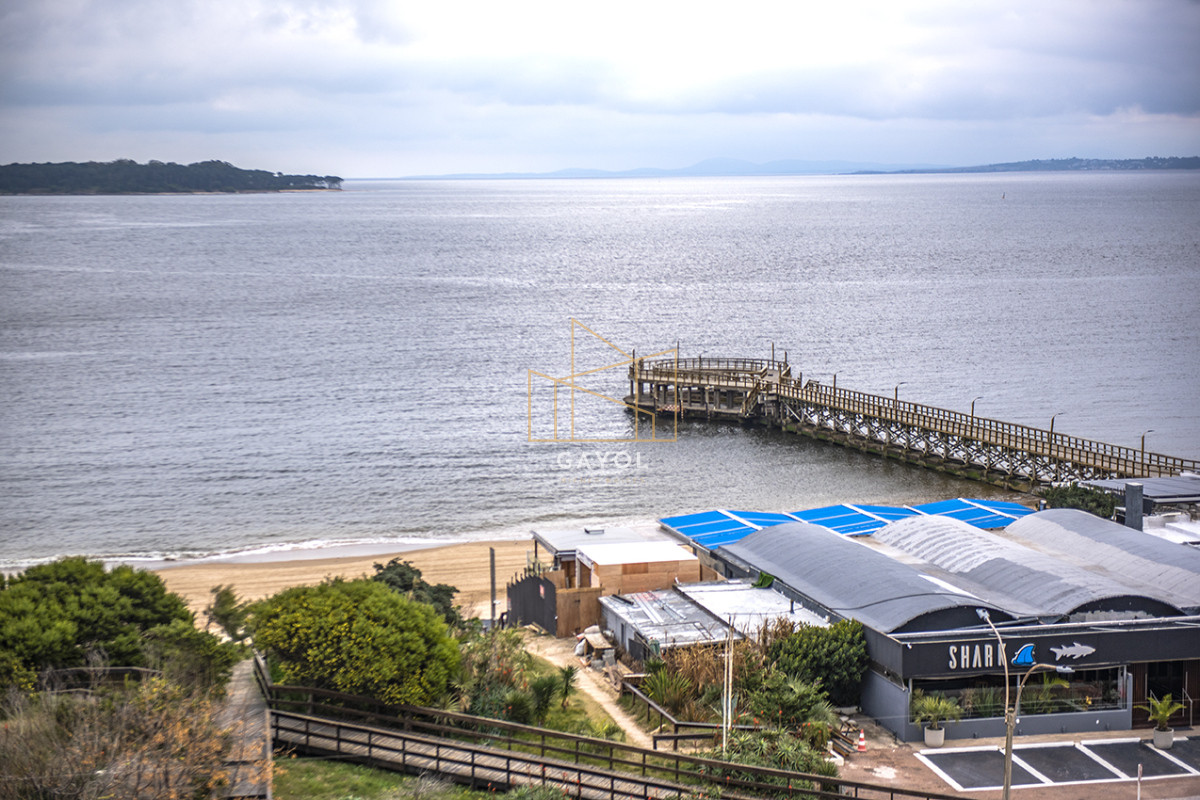 Apartamento ID.904 - Vende apartamento de 3 dormitorios en Mansa, Punta del Este.