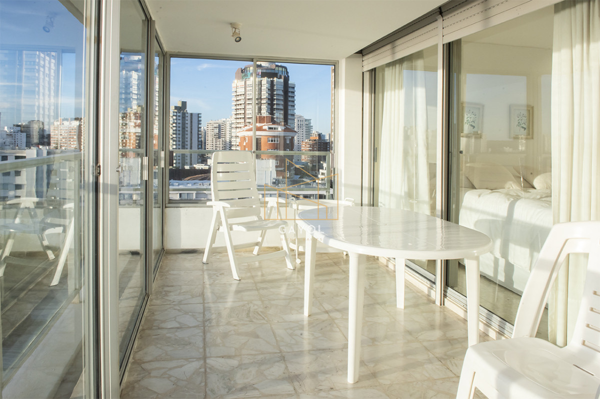 Apartamento ID.901 - Vende departamento de 3 dormitorios con vista al Puerto, Punta del Este