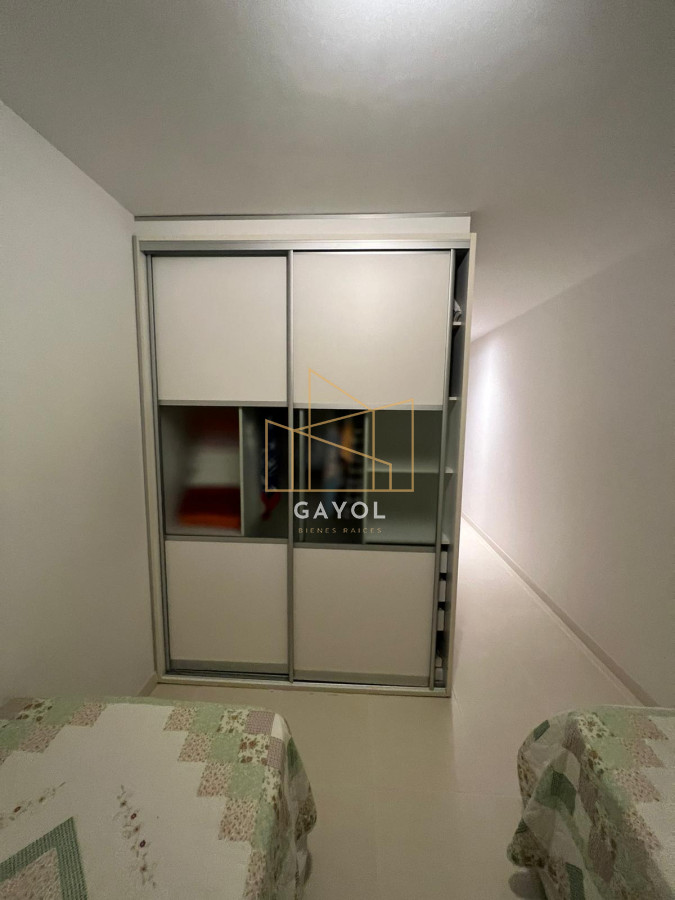 Apartamento ID.462 - Departamento de 2 dormitorios en venta en Seasons Tower, a metros del mar.