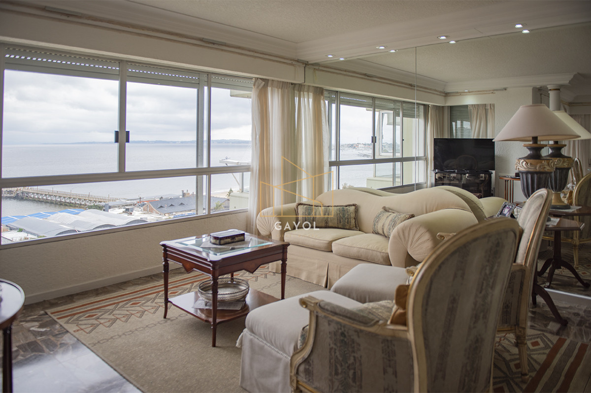 Apartamento ID.904 - Vende apartamento de 3 dormitorios en Mansa, Punta del Este.