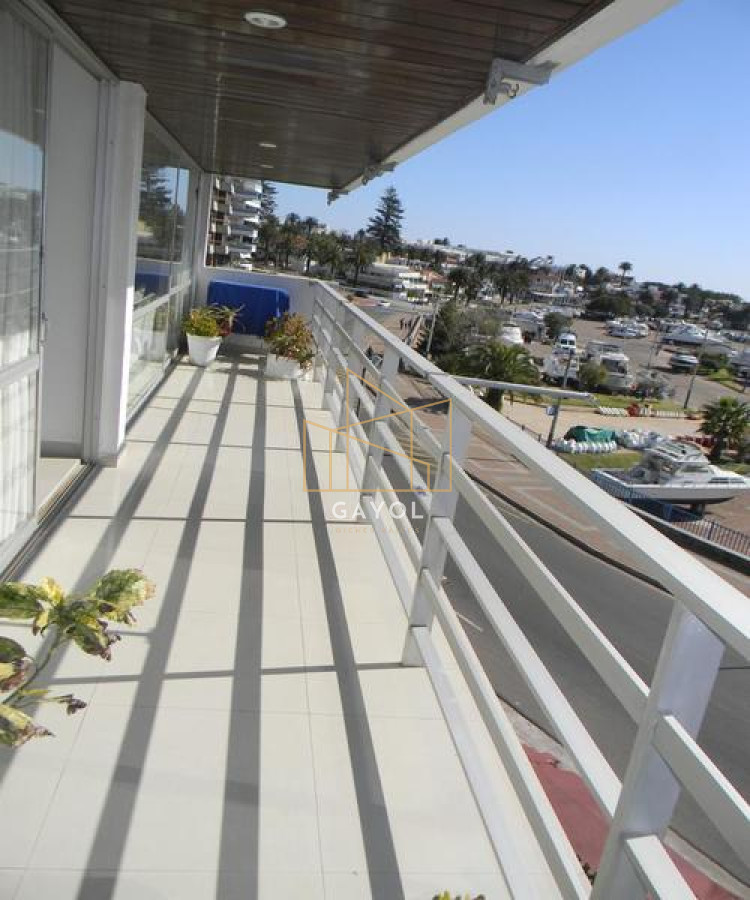 Apartamento ID.903 - Apartamento en venta con vista al puerto !