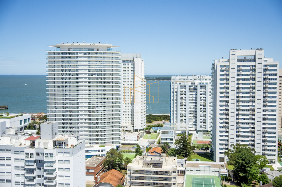 Apartamento ID.136 - Departamento de 2 suites en venta en Alexander Boulevard, Playa Mansa