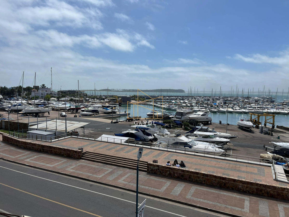 Apartamento ID.906 - Departamento con vista unica frente al puerto,  4 dormitorios