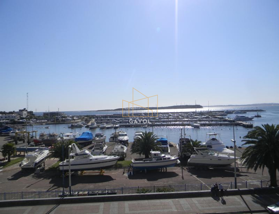 Apartamento ID.903 - Apartamento en venta con vista al puerto !