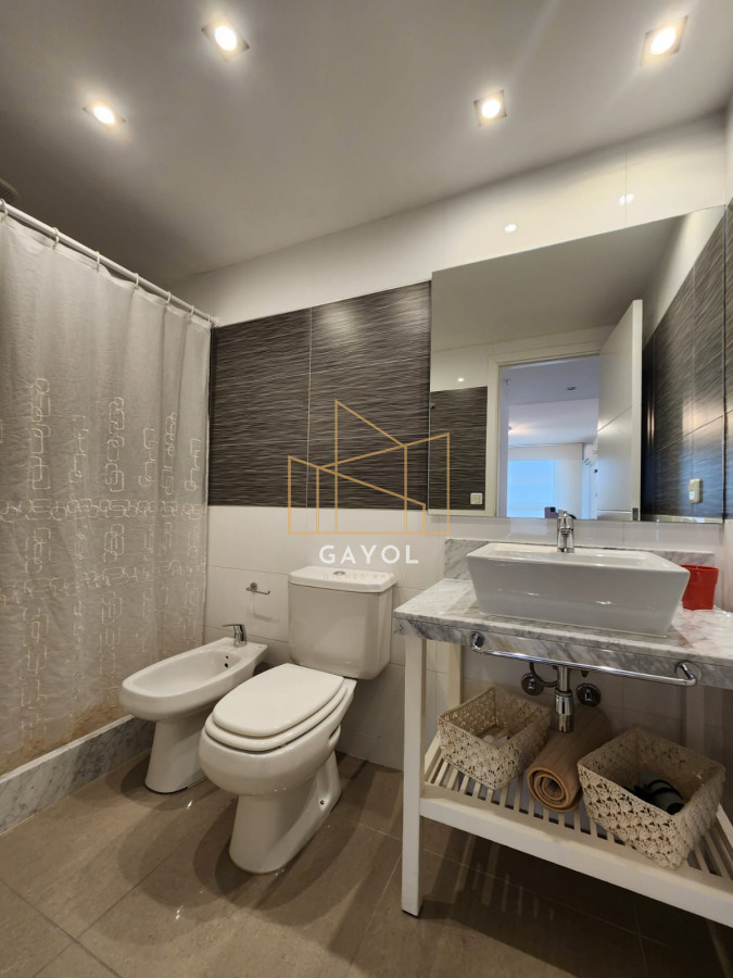 Apartamento ID.110 - Apartamento en venta en torre One, 1 dormitorio amueblado, vista al mar, playa brava 