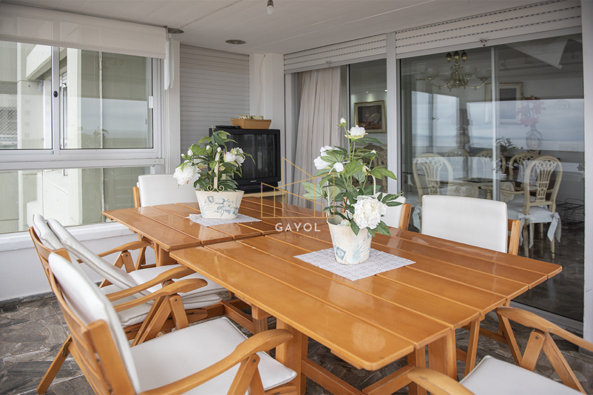 Apartamento ID.904 - Vende apartamento de 3 dormitorios en Mansa, Punta del Este.