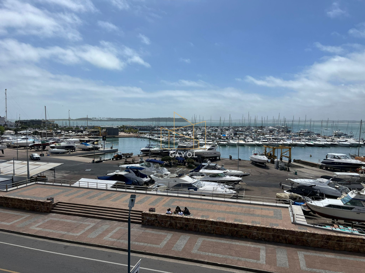 Apartamento ID.906 - Departamento con vista unica frente al puerto,  4 dormitorios