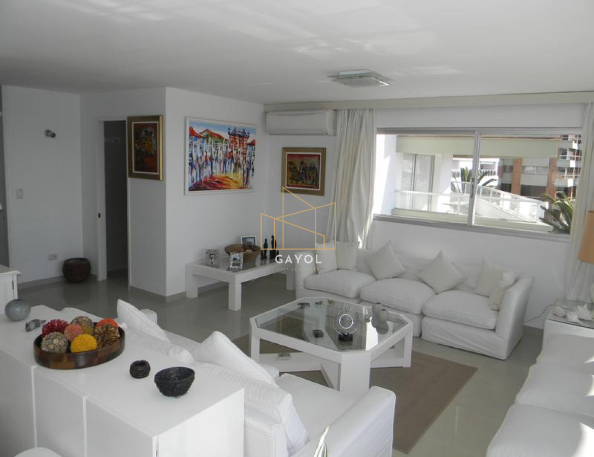Apartamento ID.903 - Apartamento en venta con vista al puerto !