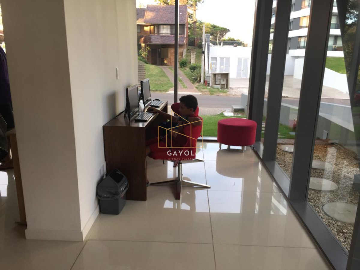 Apartamento ID.463 - Apartamento de 2 dormitorios en edificio Chronos , Punta del este  