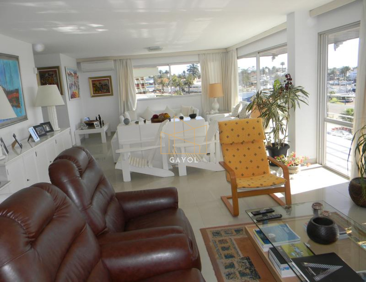 Apartamento ID.903 - Apartamento en venta con vista al puerto !