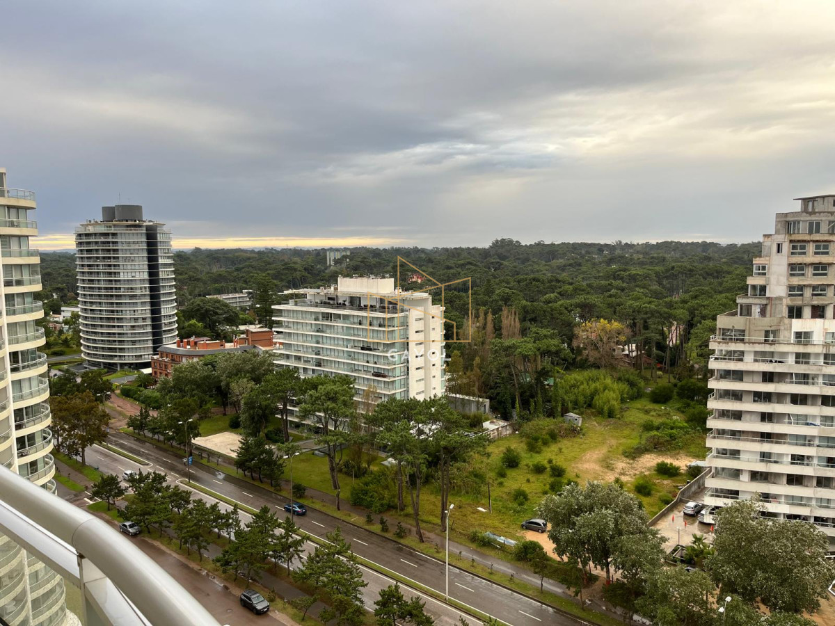 Apartamento ID.222 - Apartamento en Venta de 3 dormitorios a Cuadras del Mar , Punta del este