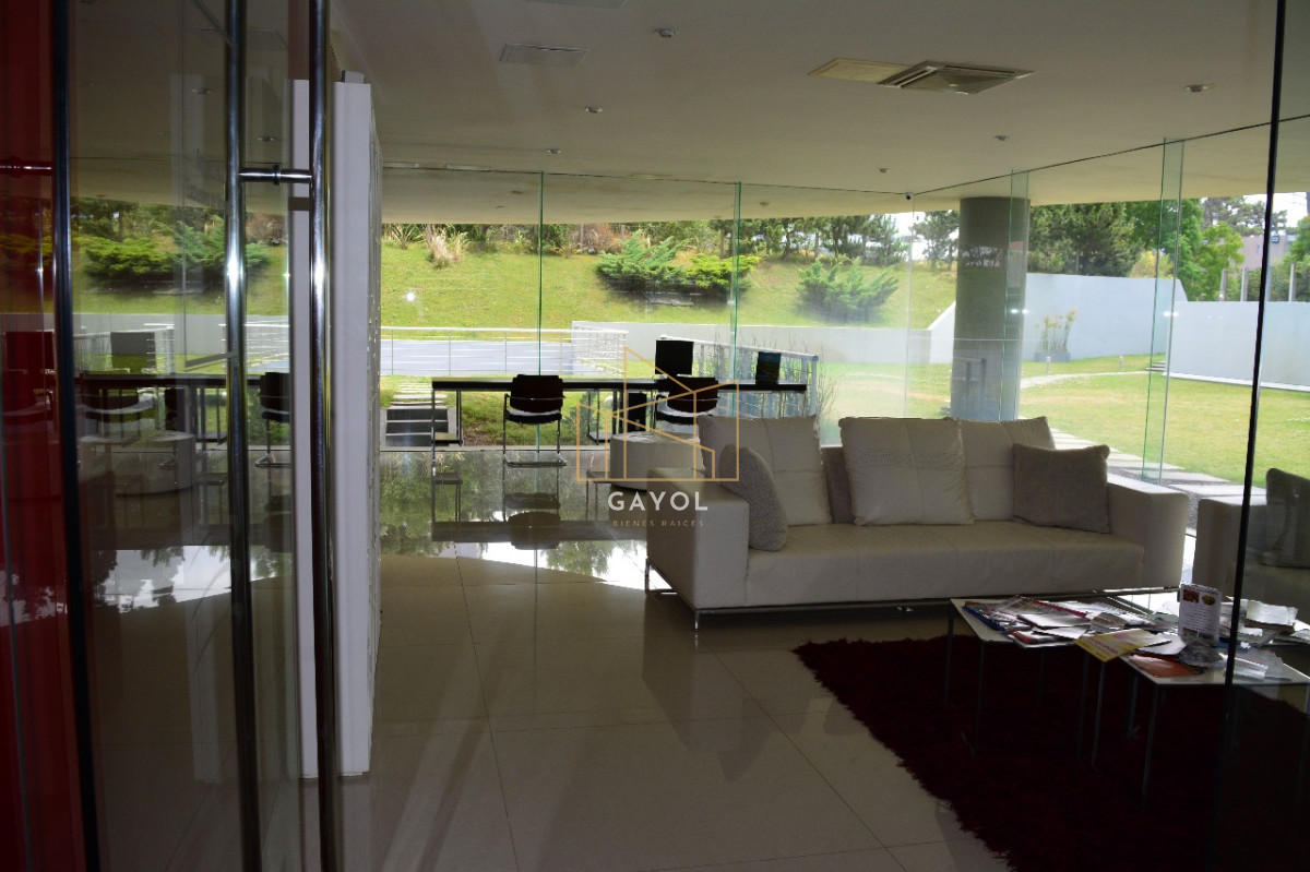 Apartamento ID.111 - Vende, Permuta apartamento por Casa en Punta del Este ! 