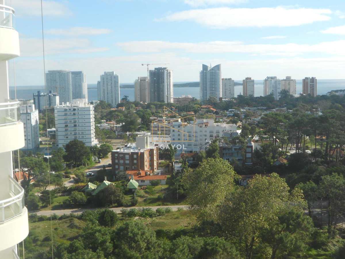 Apartamento ID.222 - Apartamento en Venta de 3 dormitorios a Cuadras del Mar , Punta del este