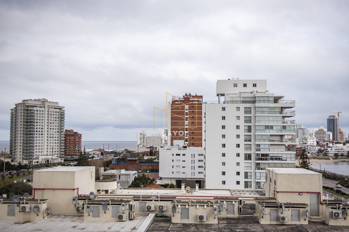 Apartamento ID.904 - Vende apartamento de 3 dormitorios en Mansa, Punta del Este.