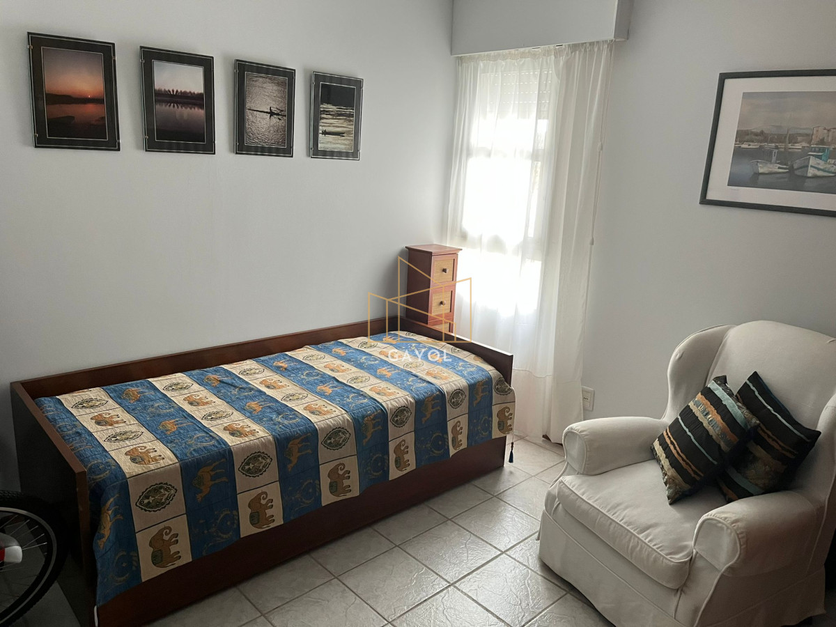 Apartamento ID.300 - Apartamento de 2 dormitorios con vista frente al mar en edificio Samambai, Playa Mansa , Punta del ese 