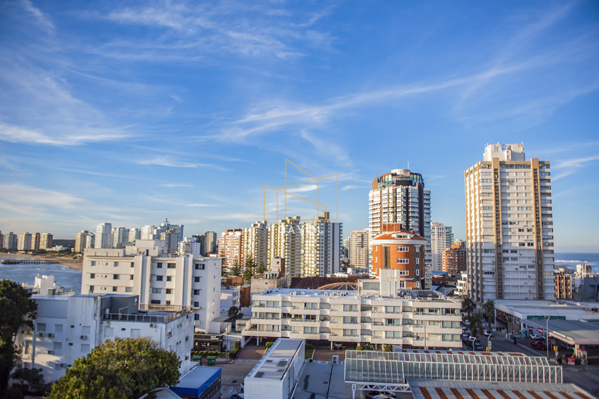 Apartamento ID.901 - Vende departamento de 3 dormitorios con vista al Puerto, Punta del Este