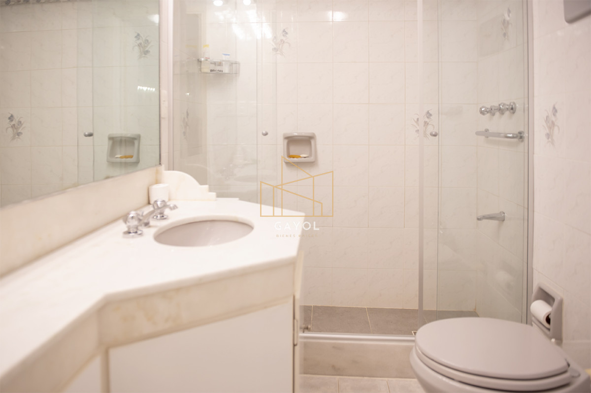 Apartamento ID.901 - Vende departamento de 3 dormitorios con vista al Puerto, Punta del Este