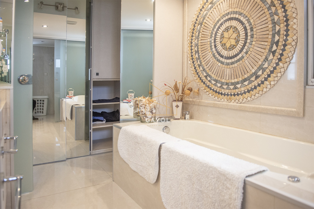 Apartamento ID.904 - Vende apartamento de 3 dormitorios en Mansa, Punta del Este.