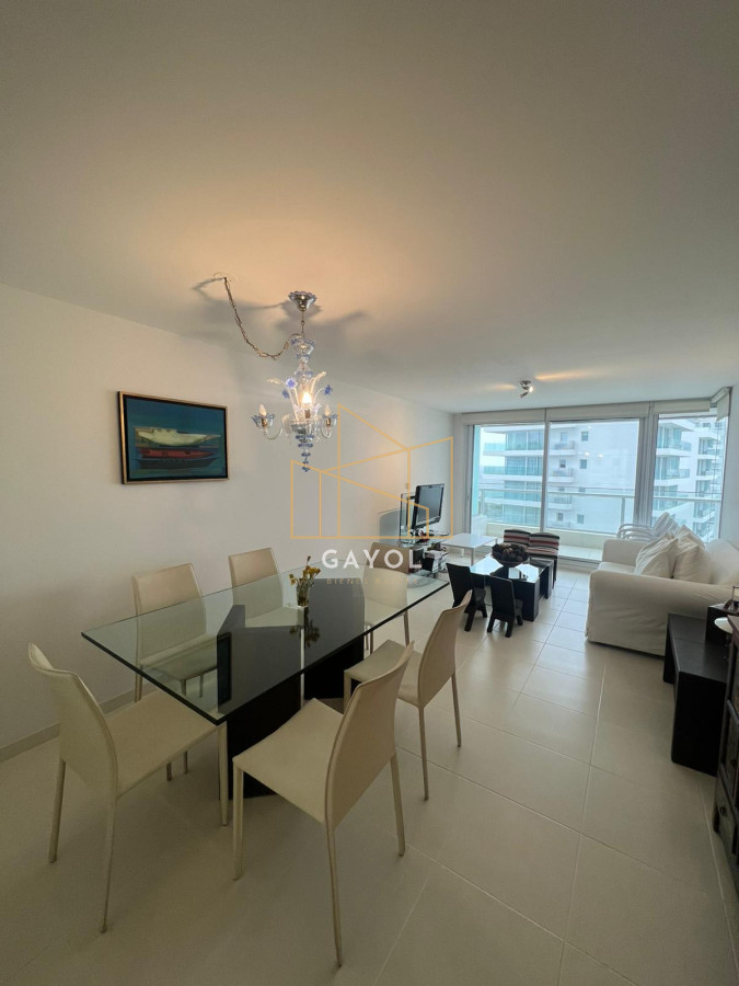 Apartamento ID.462 - Departamento de 2 dormitorios en venta en Seasons Tower, a metros del mar.