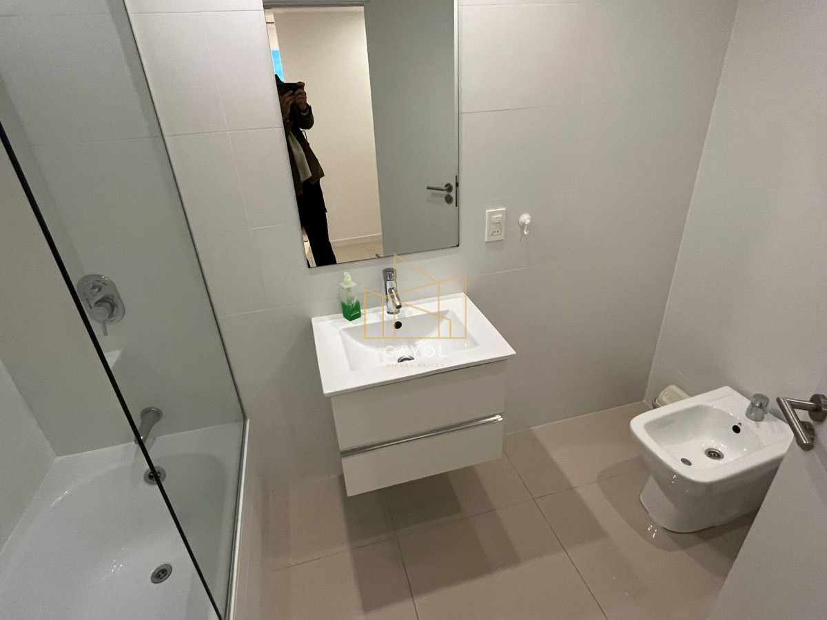 Apartamento ID.220 - Apartamento en Venta de 3 dormitorios en Aidy Grill , Punta del este 